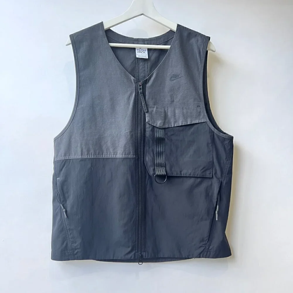 Nike Men Tech Pack Unlined Vest, Gray/Black, Size S Like New